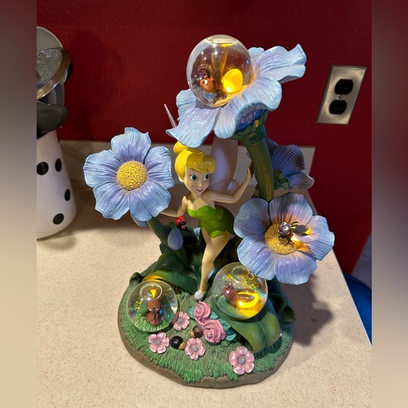 Tinkerbell & Fireflies Snowglobe. - Picture 1 of 3